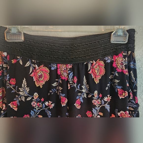 🔥Women's Cropped Black Floral Culottes Gaucho Style Capri Pants Size M - Picture 6 of 6